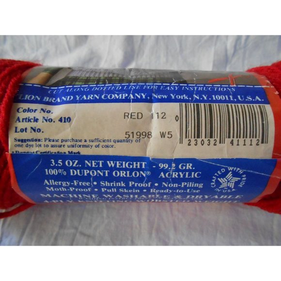 NEW Lion Brand Sayelle Knit Yarn Red 112 Acrylic 3.5 OZ 4 PLY worsted 1 Skein - Picture 3 of 3